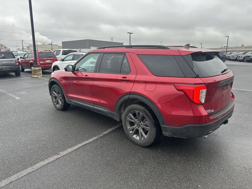 Certified 2022 Ford Explorer XLT w/ Equipment Group 202A image 5