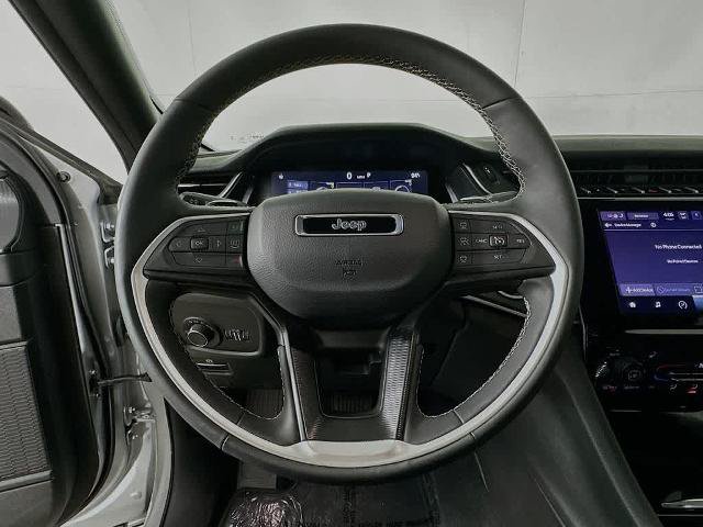 Used 2025 Jeep Grand Cherokee Altitude AWD/4WD image 16