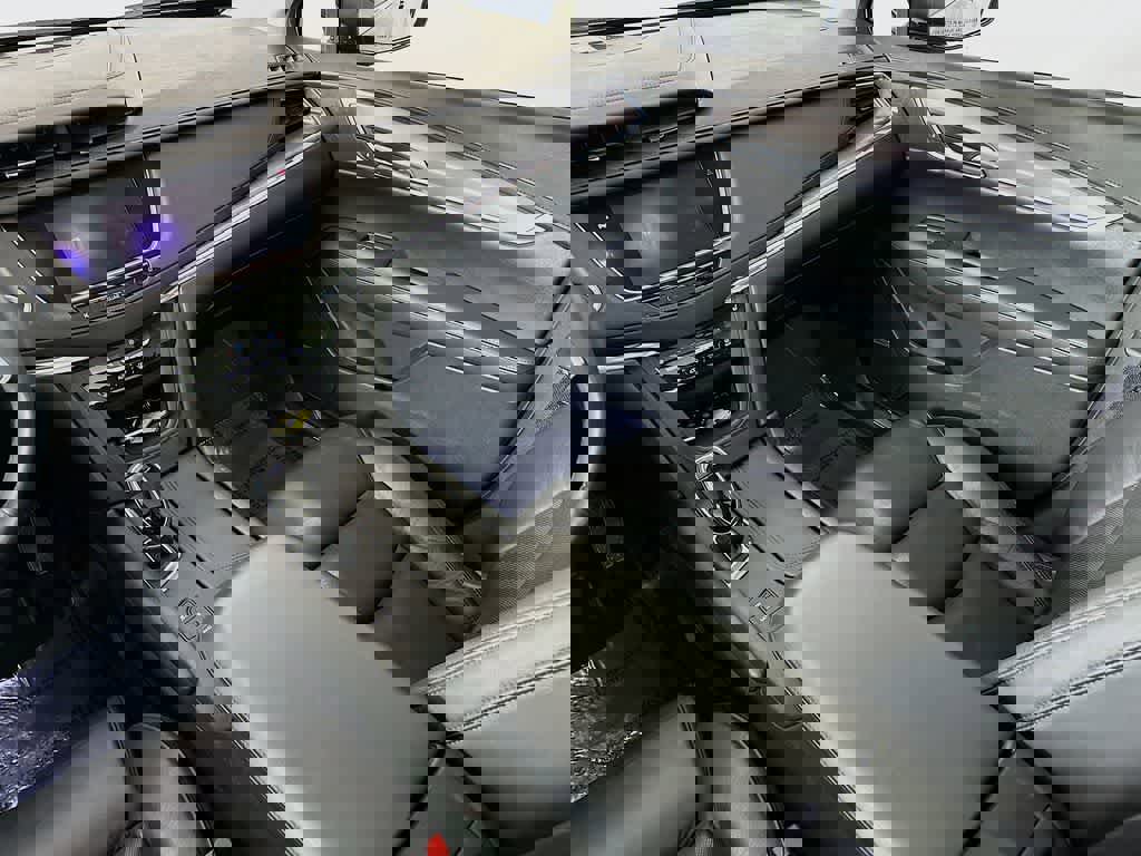 Used 2017 Cadillac XT5 Luxury w/ Driver Awareness Package image 11