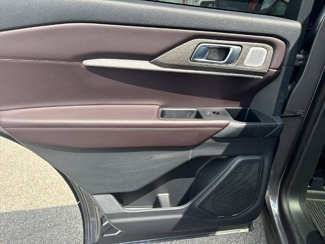 Certified 2025 Ford Explorer Platinum RWD image 32