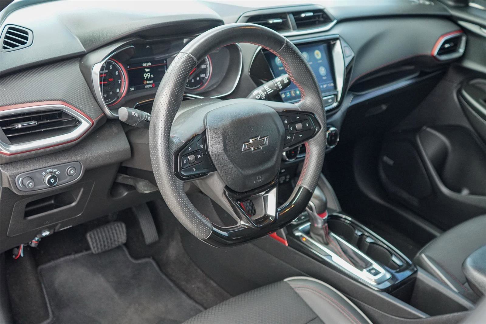 Used 2021 Chevrolet TrailBlazer RS w/ Technology Package FWD image 9