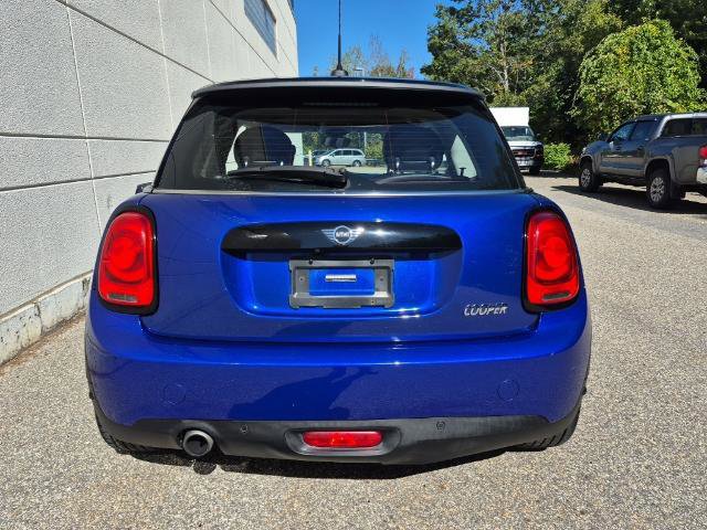 Used 2019 MINI Cooper 2-Door Hardtop w/ Signature Upholstery Package image 4