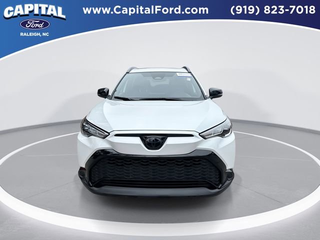 Used 2025 Toyota Corolla Cross AWD Hybrid w/ Moonroof Package image 3