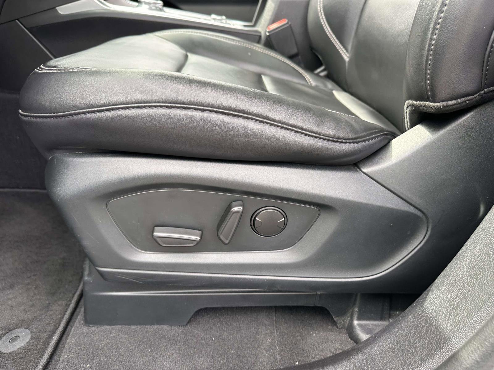 Certified 2023 Ford Explorer XLT w/ Equipment Group 202A image 11