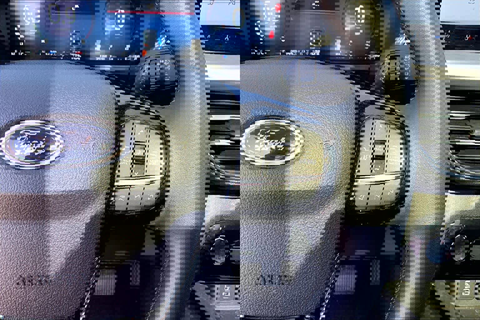 Certified 2025 Ford Escape Platinum image 24