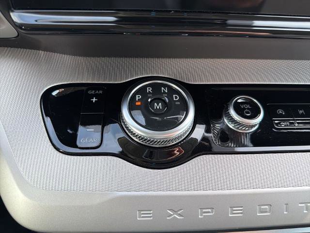 Certified 2025 Ford Expedition Active AWD/4WD image 31