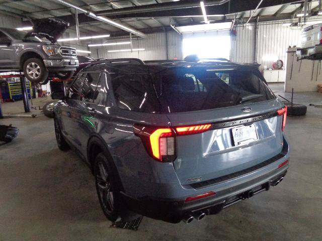 Certified 2025 Ford Explorer ST AWD/4WD image 4