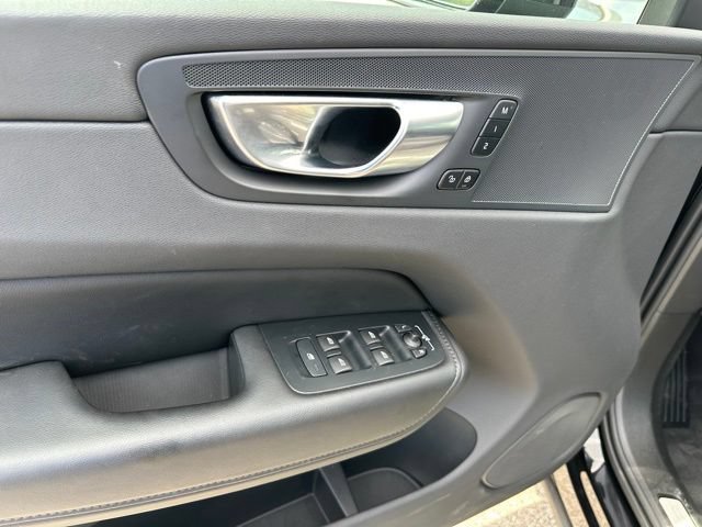 Used 2025 Volvo XC60 B5 Core AWD/4WD image 18