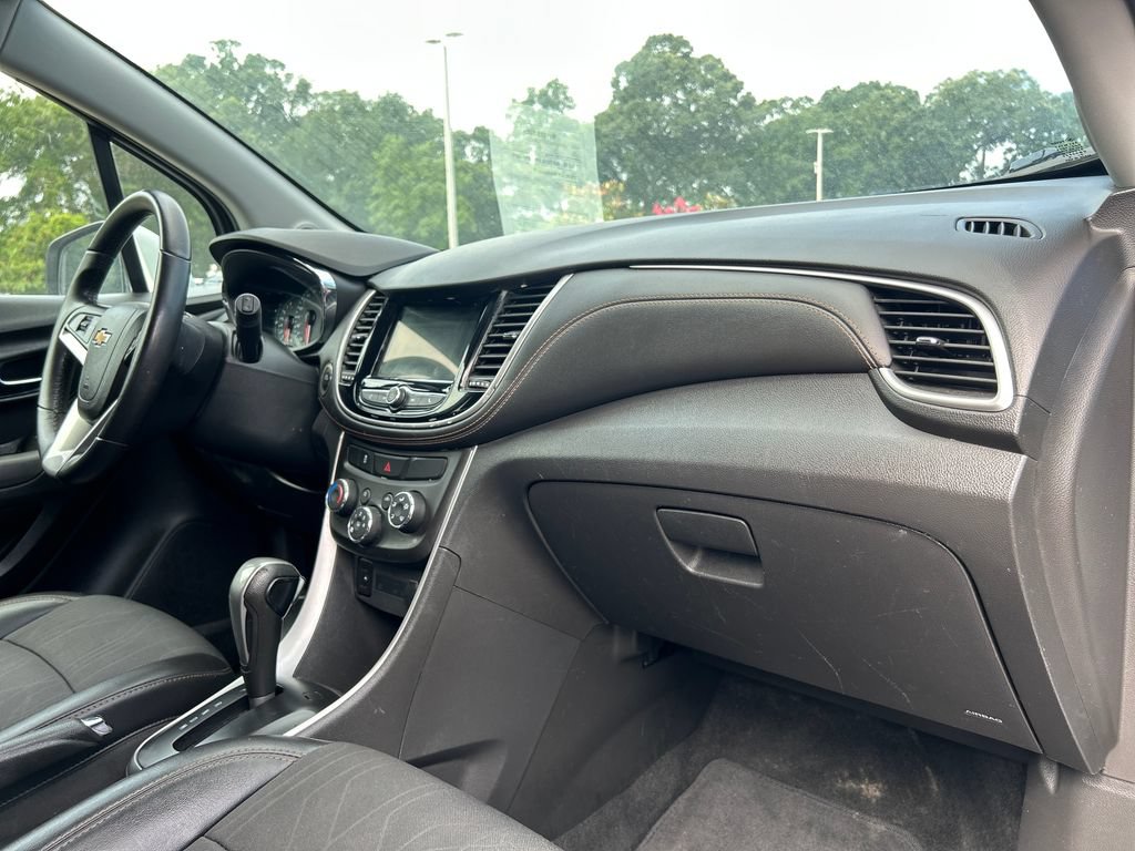 Used 2019 Chevrolet Trax LT w/ LT Convenience Package FWD image 15