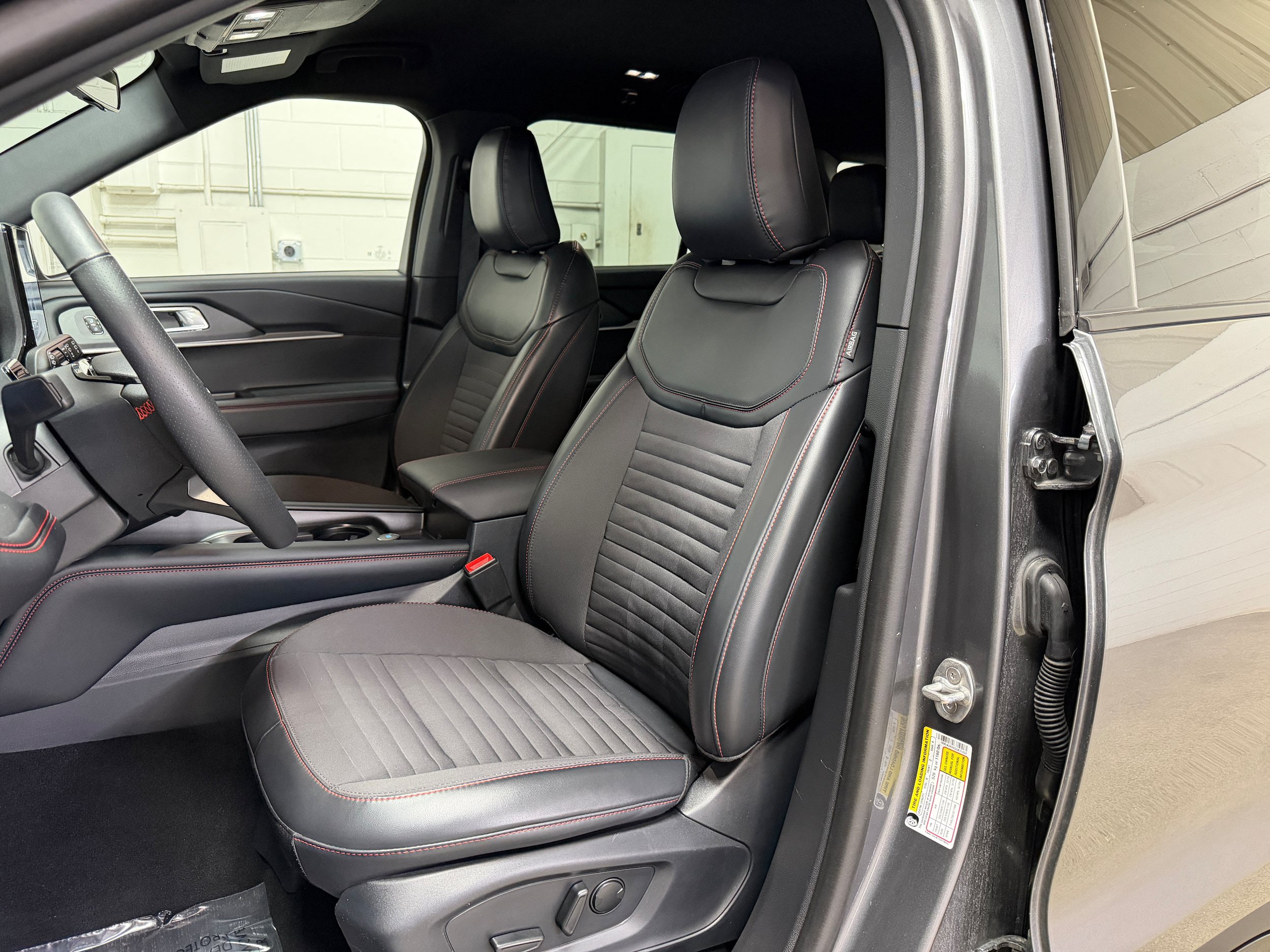 Certified 2025 Ford Explorer ST-Line AWD/4WD image 9