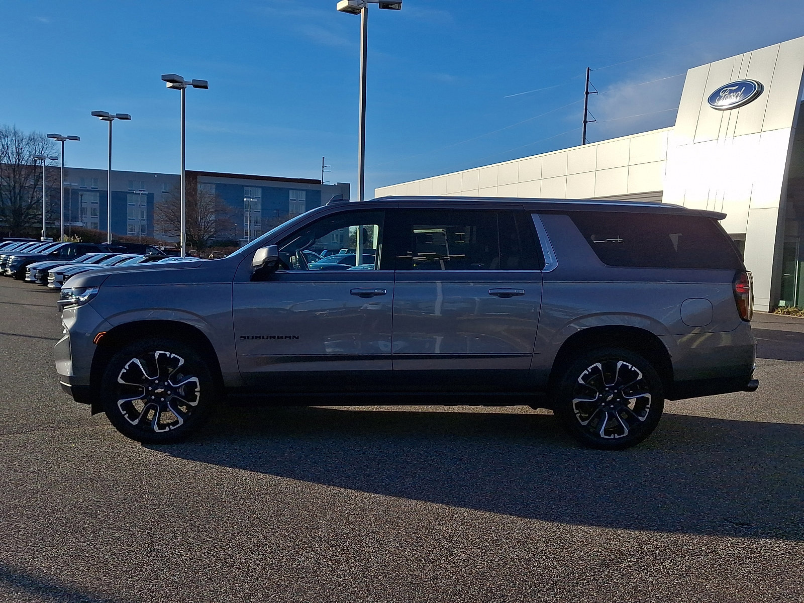 Used 2021 Chevrolet Suburban High Country image 3