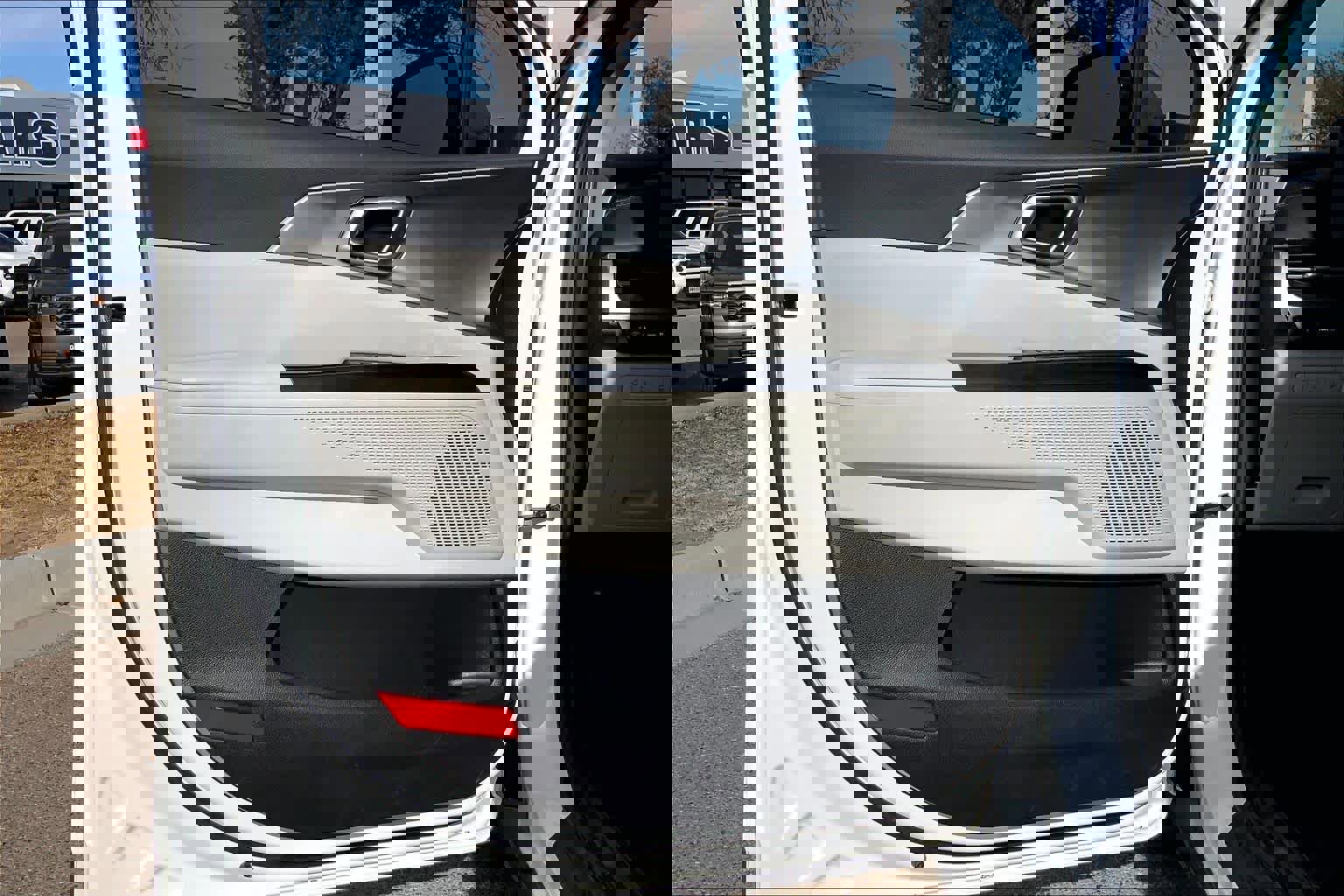 Used 2023 Kia Carnival LX image 20