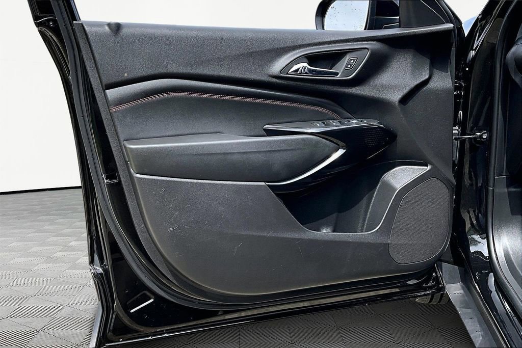 Used 2024 Chevrolet Trax RS w/ Driver Confidence Package FWD image 23