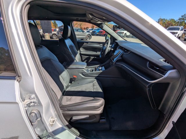 Used 2023 Jeep Grand Cherokee Altitude image 38