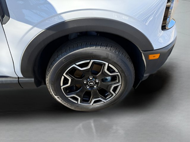 Certified 2025 Ford Bronco Sport Outer Banks w/ Outer Banks Tech Package+ AWD/4WD image 32
