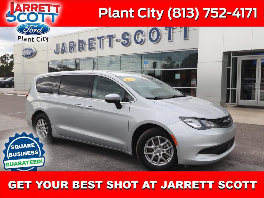 Used 2023 Chrysler Voyager LX FWD image 1