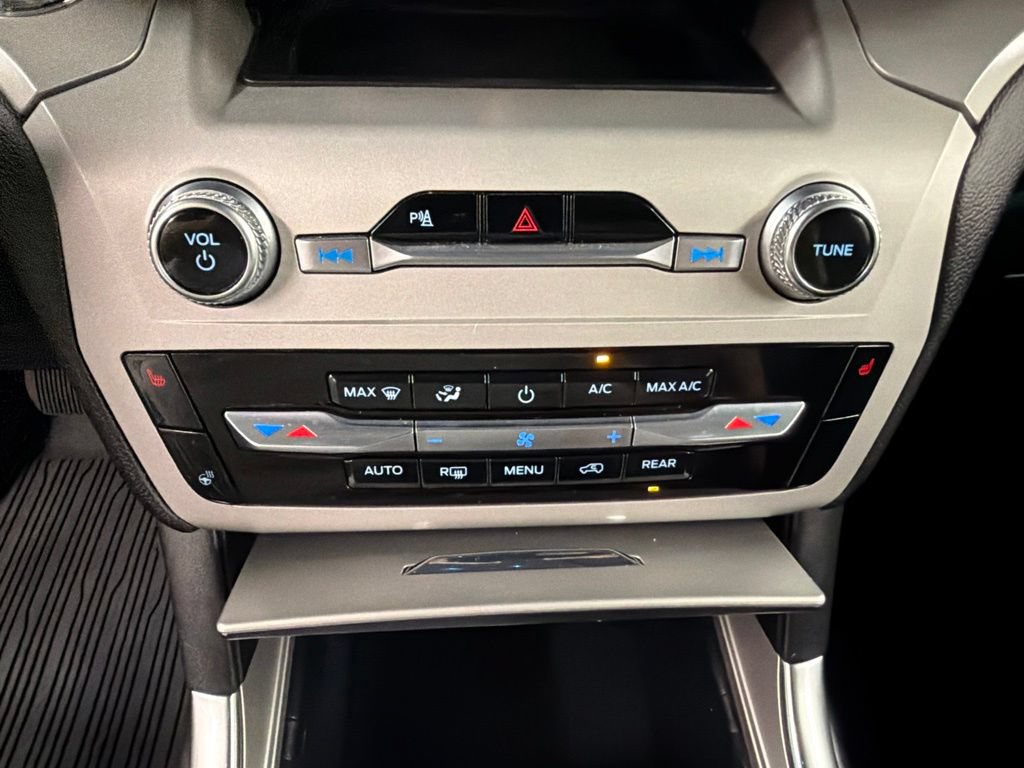 Certified 2024 Ford Explorer XLT w/ Equipment Group 202A AWD/4WD image 14