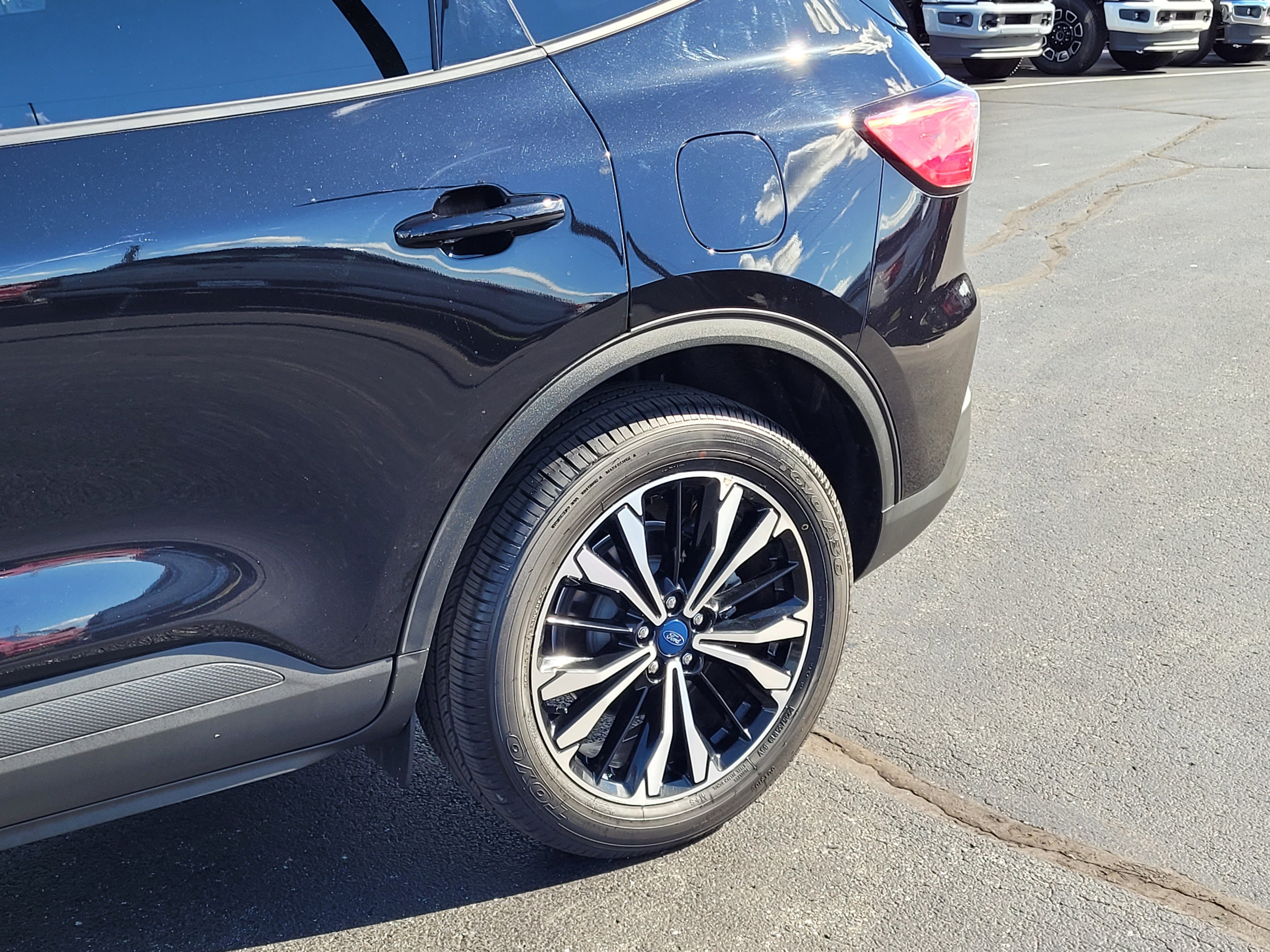 Certified 2022 Ford Escape SE w/ SE Sport Appearance Package image 10