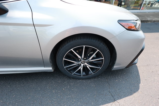 Used 2021 Toyota Camry SE w/ Convenience Package FWD image 4