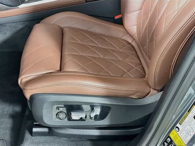Used 2024 BMW X7 xDrive40i AWD/4WD image 23