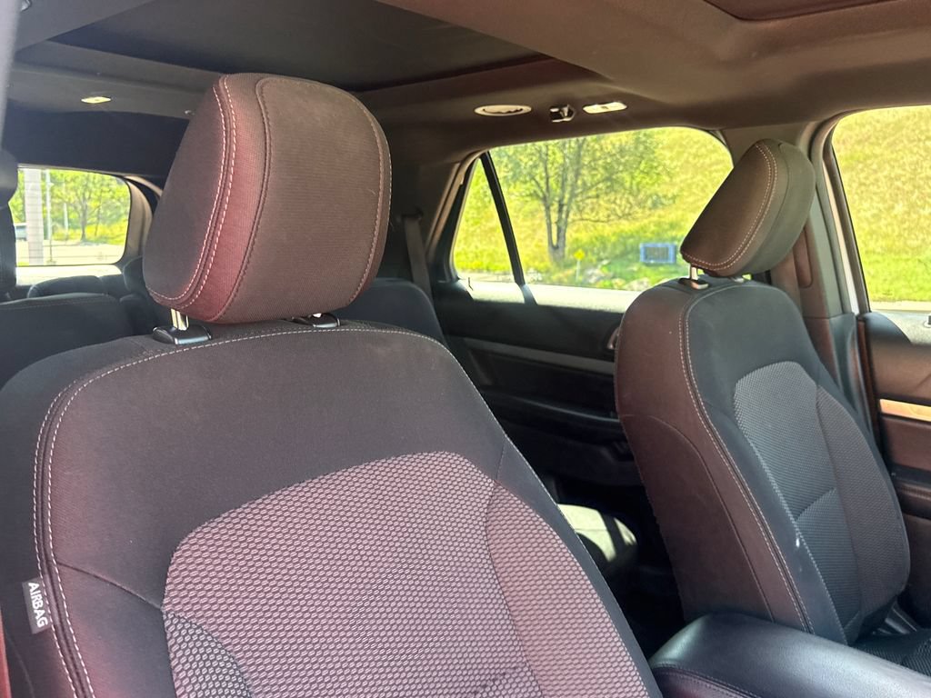 Certified 2018 Ford Explorer XLT w/ Equipment Group 201A AWD/4WD image 33