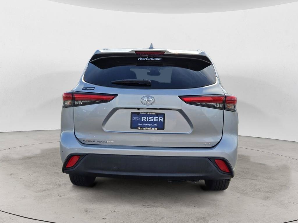Used 2021 Toyota Highlander XLE FWD image 4