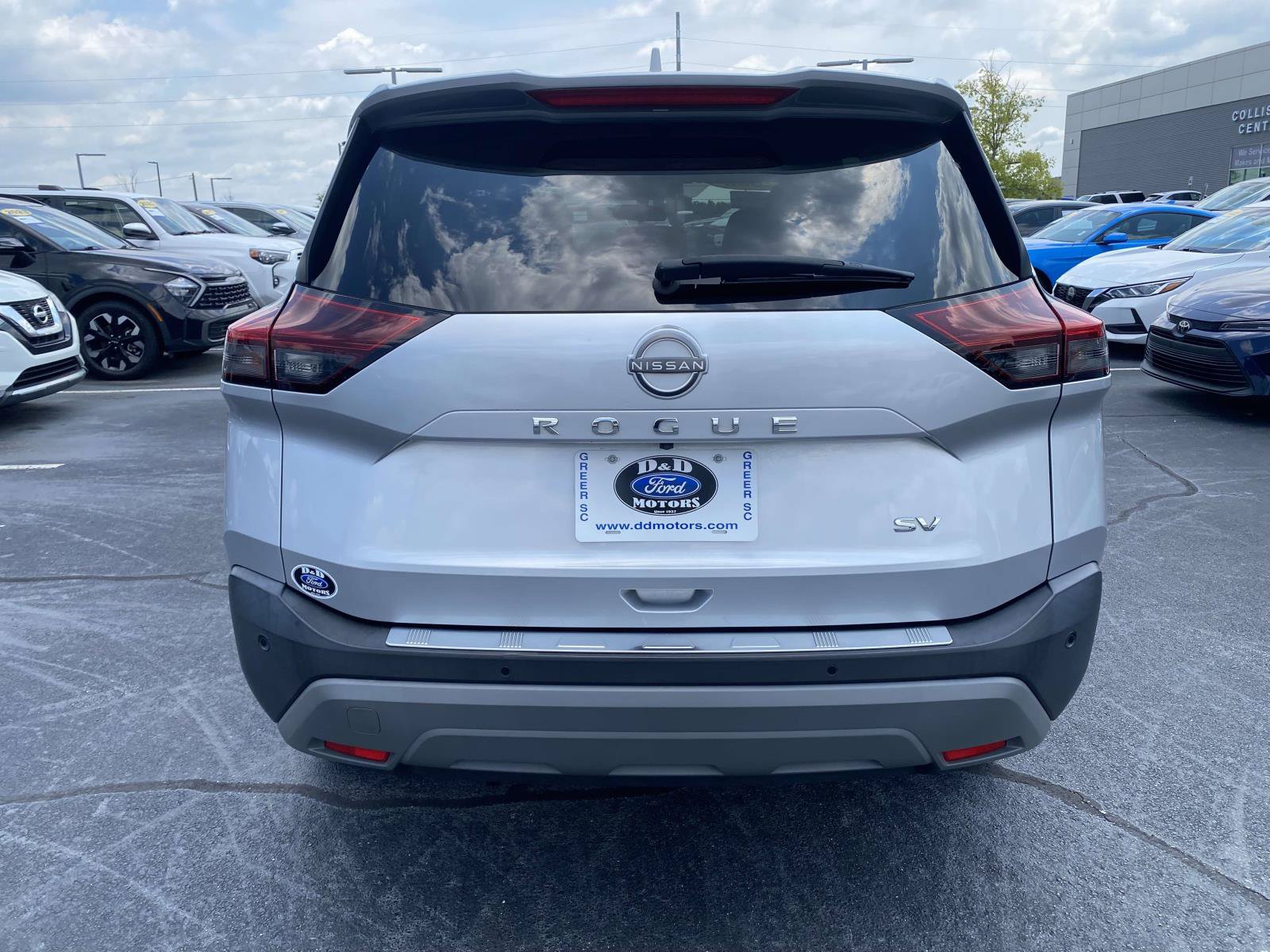 Used 2023 Nissan Rogue SV FWD image 6