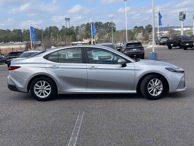 Used 2025 Toyota Camry LE image 6
