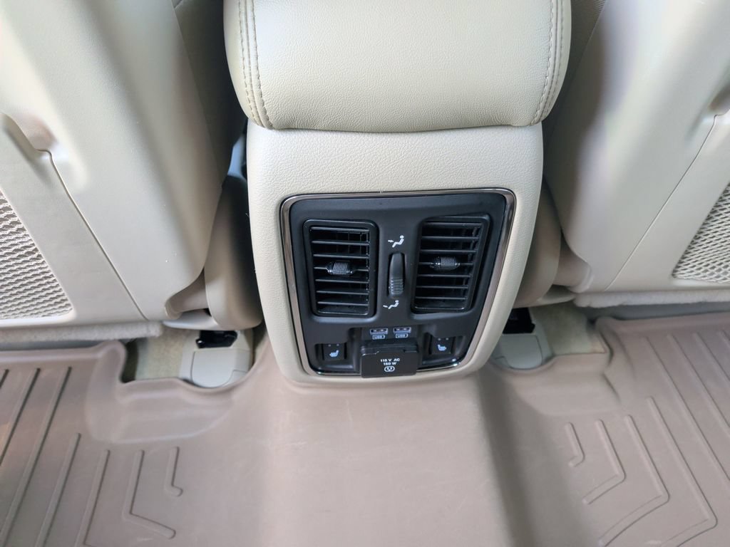Used 2020 Jeep Grand Cherokee Overland AWD/4WD image 18