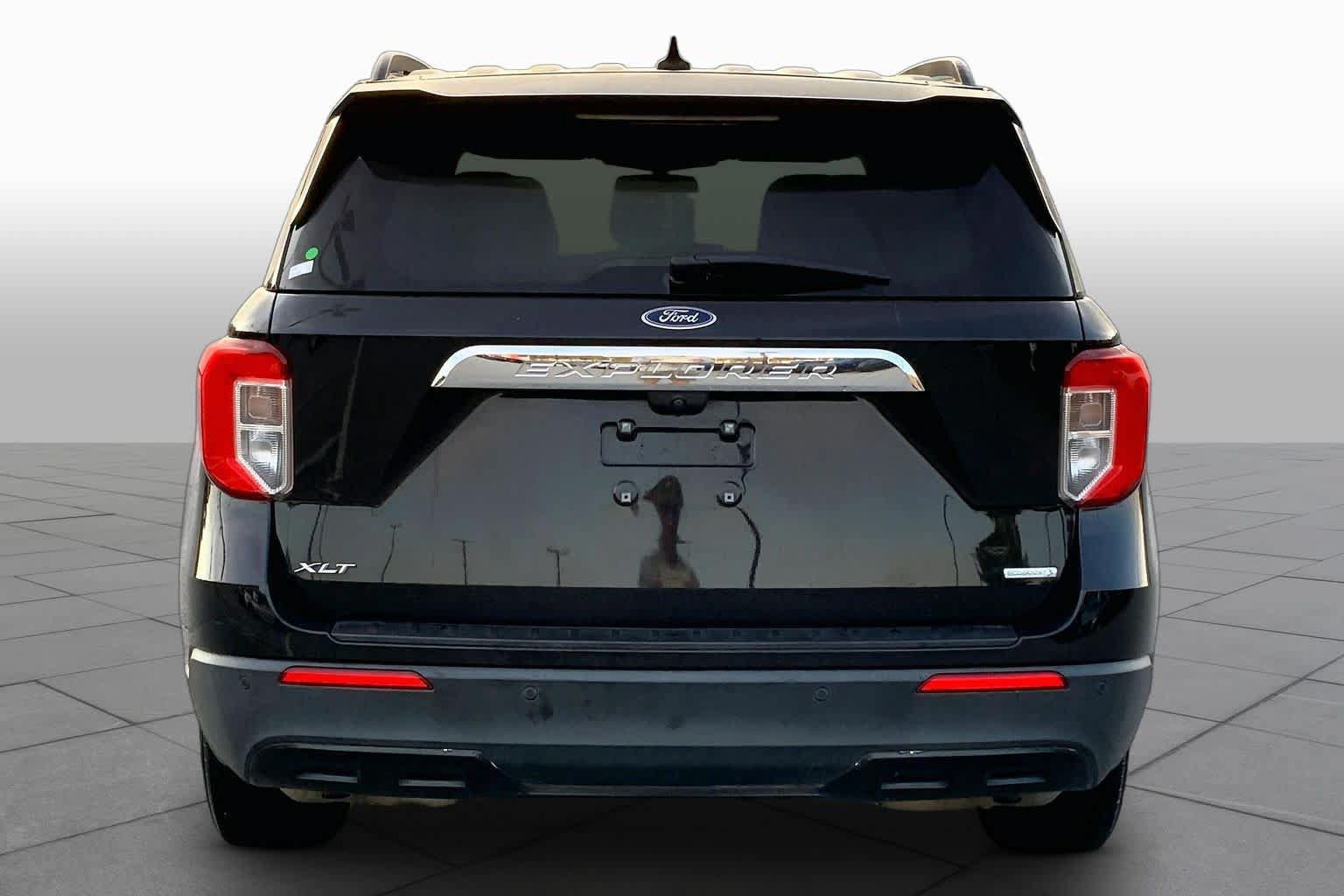 Certified 2020 Ford Explorer XLT w/ Equipment Group 202A RWD image 5
