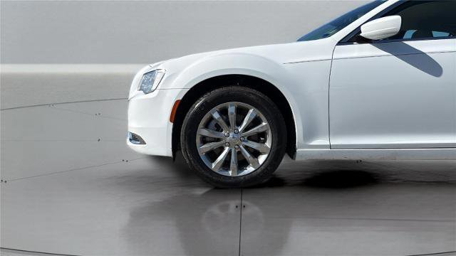 Used 2022 Chrysler 300 Touring image 3