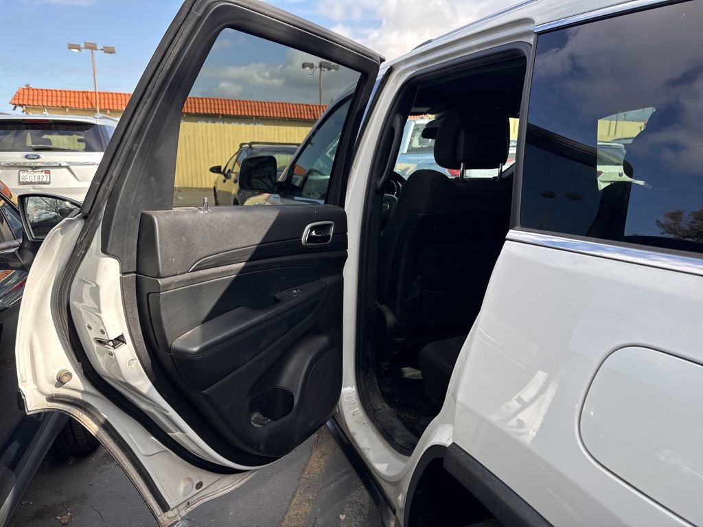 Used 2021 Jeep Grand Cherokee Laredo image 12