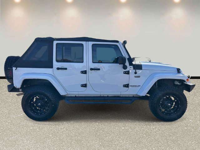 Used 2017 Jeep Wrangler Unlimited Sahara AWD/4WD image 4