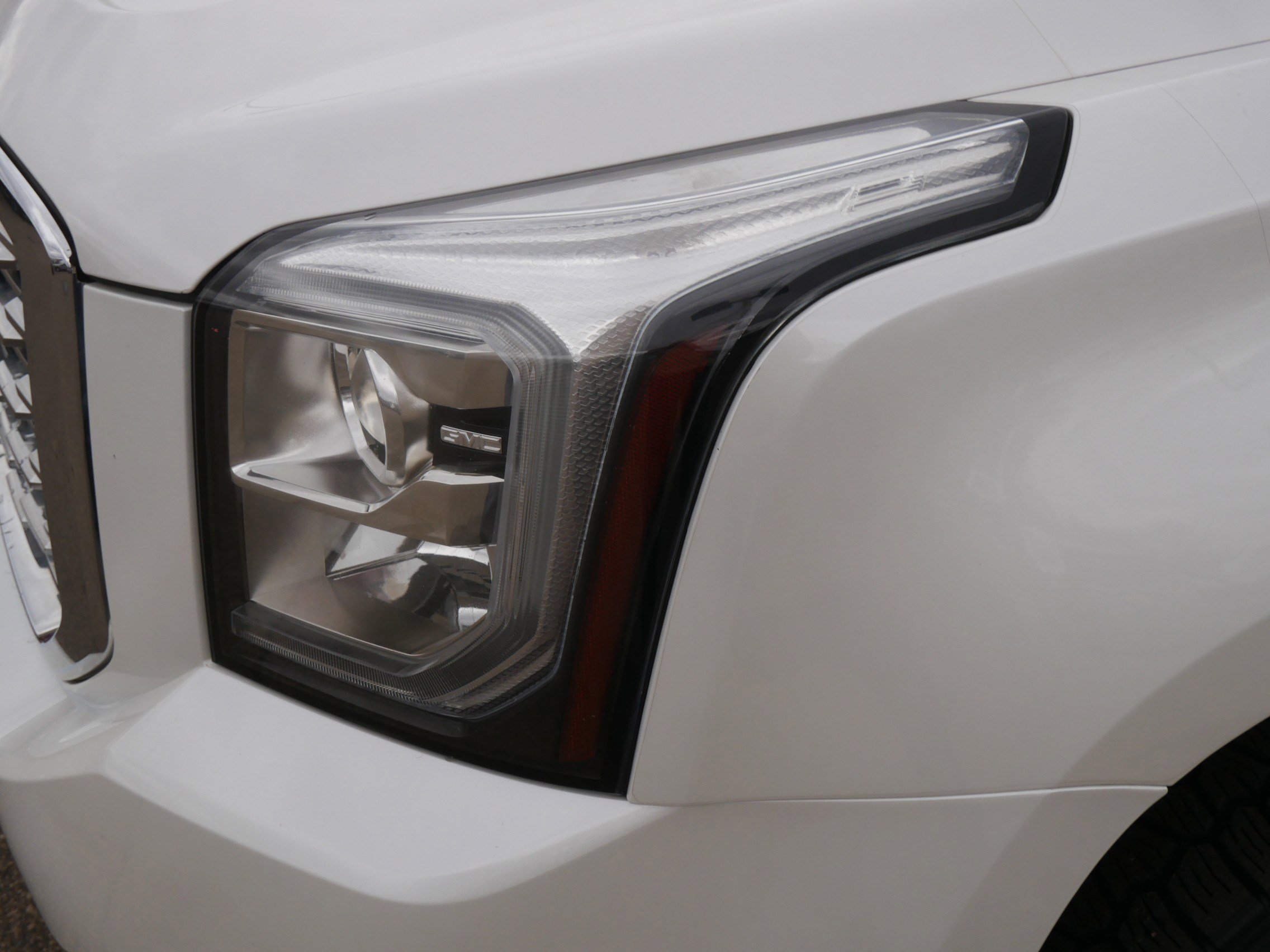 Used 2018 GMC Yukon Denali w/ Enhanced Security Package image 16