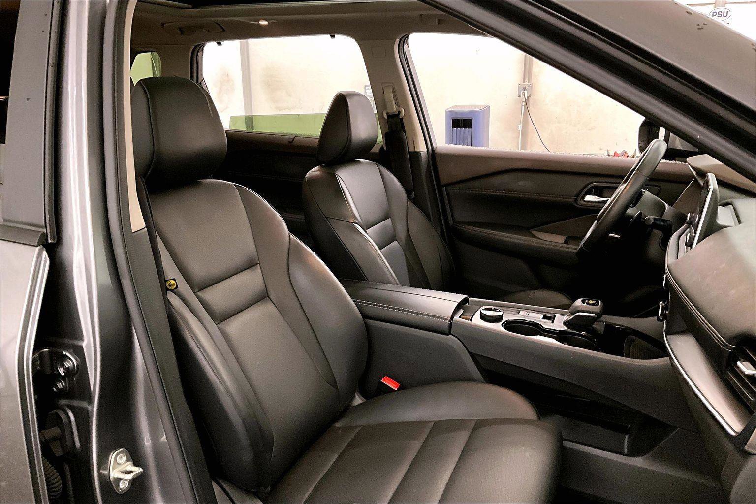 Used 2023 Nissan Rogue SV w/ SV Premium B Package image 7