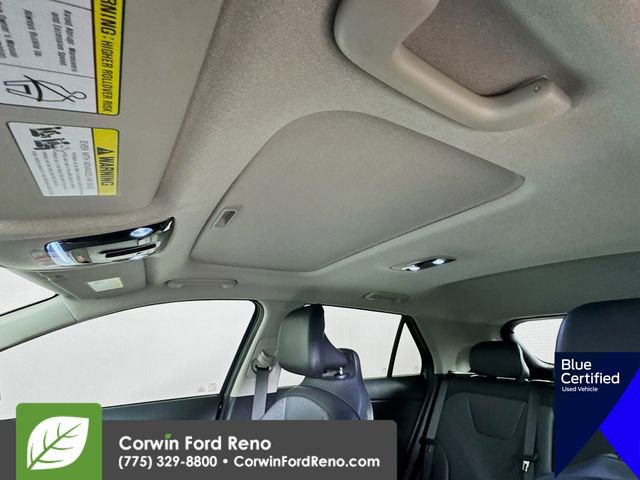 Used 2023 Kia Niro SX Touring image 27