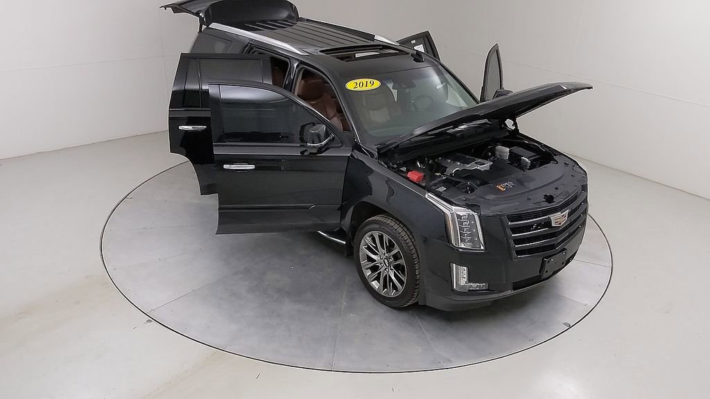 Used 2019 Cadillac Escalade Premium Luxury w/ Escalade Sport Edition AWD/4WD image 49