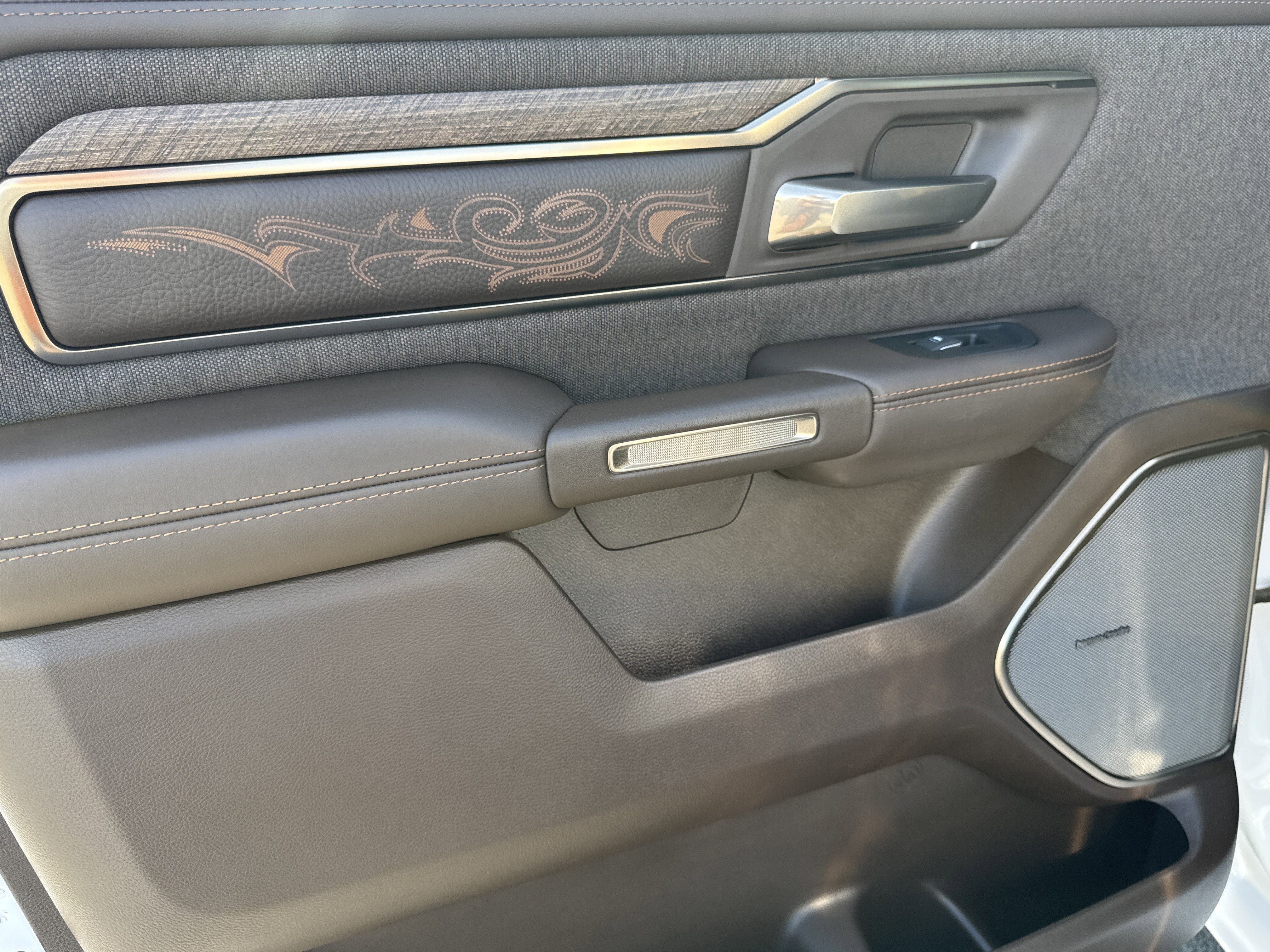 Used 2025 RAM 1500 Limited image 24