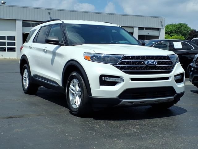 Certified 2023 Ford Explorer XLT w/ Equipment Group 202A AWD/4WD image 3