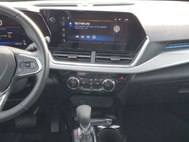 Used 2024 Chevrolet Trax LT w/ Sunroof Package image 23