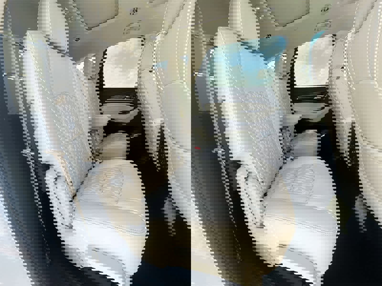 Used 2024 Buick Enclave Avenir w/ Avenir Technology Package image 20