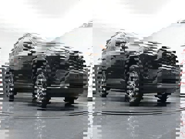 Used 2023 Toyota RAV4 XLE AWD/4WD image 35