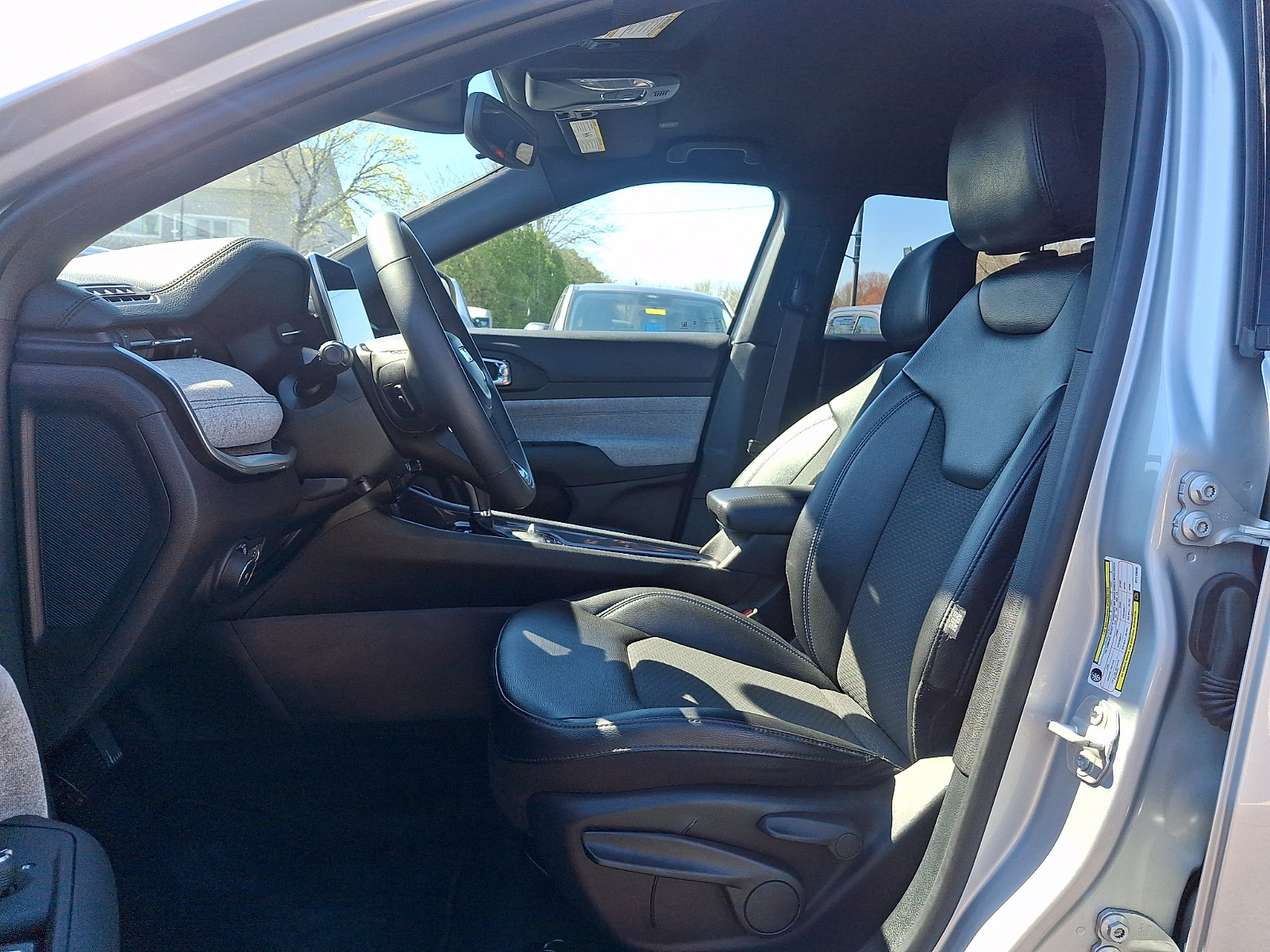 Used 2024 Jeep Compass Latitude AWD/4WD image 14