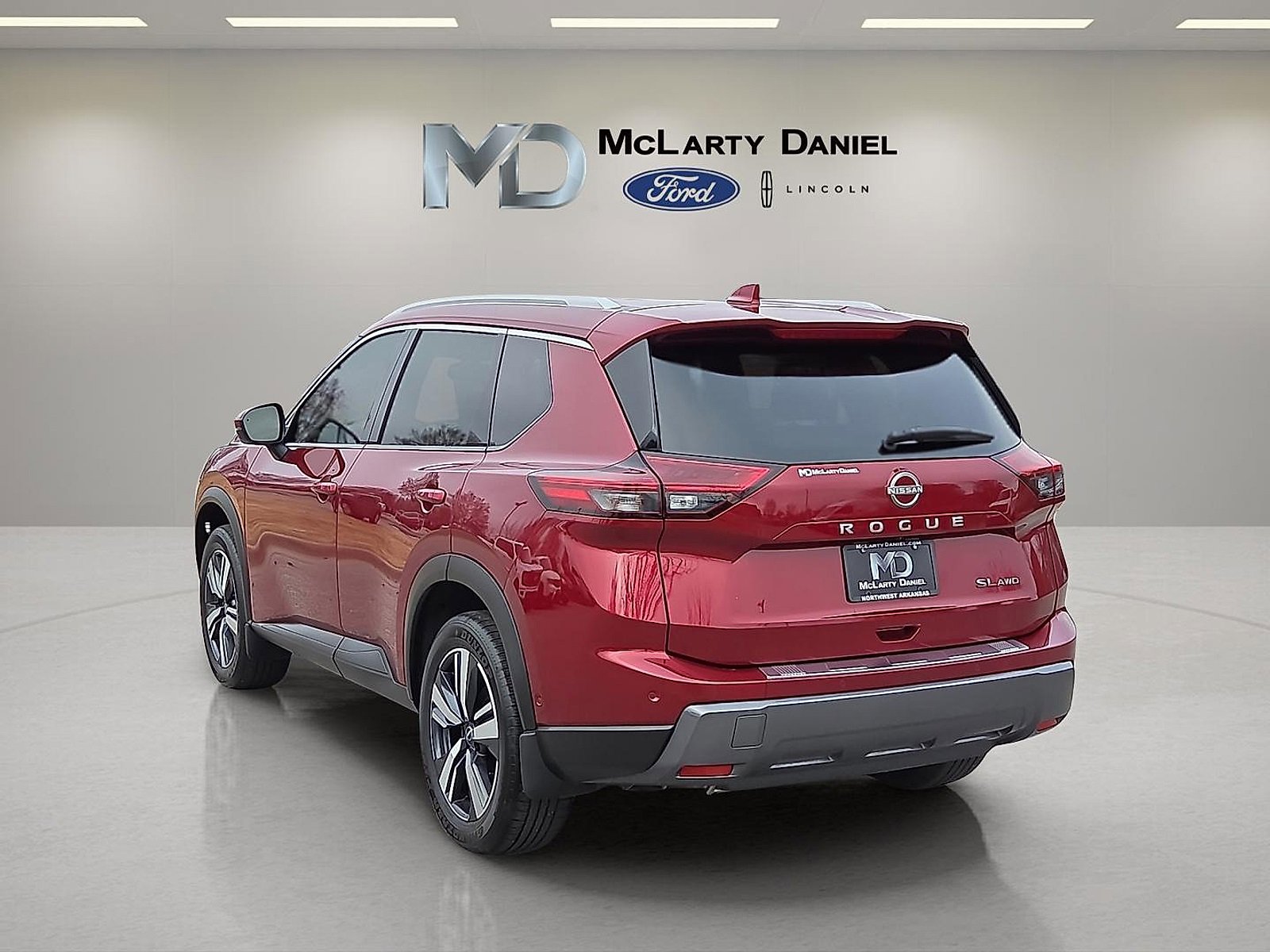 Used 2025 Nissan Rogue SL image 4