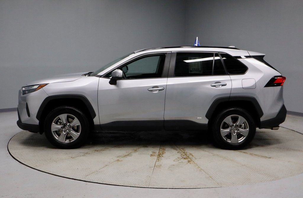 Used 2025 Toyota RAV4 XLE image 2