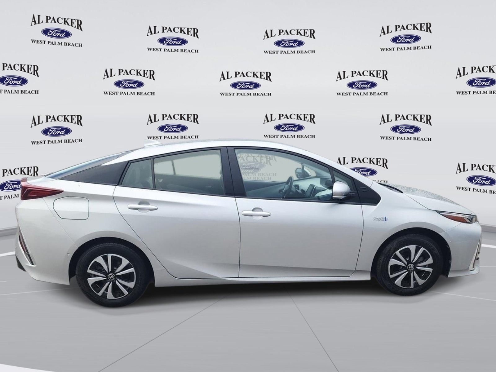 Used 2017 Toyota Prius Prime Advanced FWD image 6