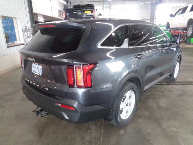 Used 2022 Kia Sorento LX image 5