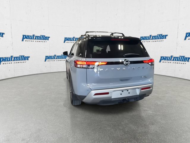 Used 2022 Nissan Pathfinder Platinum w/ Cargo Package AWD/4WD image 9