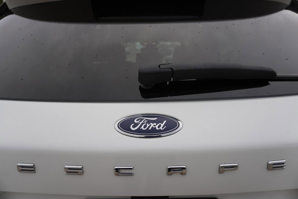 Certified 2022 Ford Escape Titanium image 31