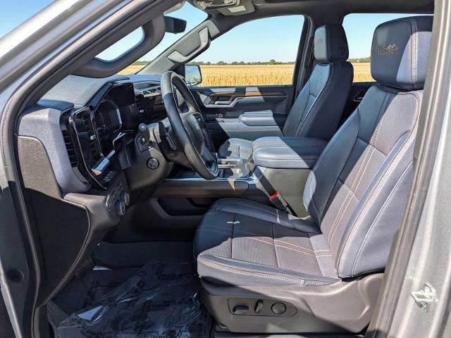Used 2023 Chevrolet Silverado 1500 High Country w/ High Country Premium Package AWD/4WD image 15